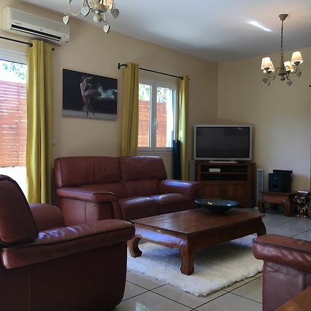 House With 5 Rooms In Etang Sale, With Wonderful Mountain View, Enclos L'Etang-Sale Exterior foto