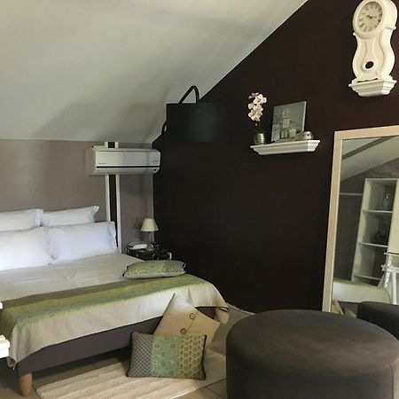 House With 5 Rooms In Etang Sale, With Wonderful Mountain View, Enclos L'Etang-Sale Exterior foto