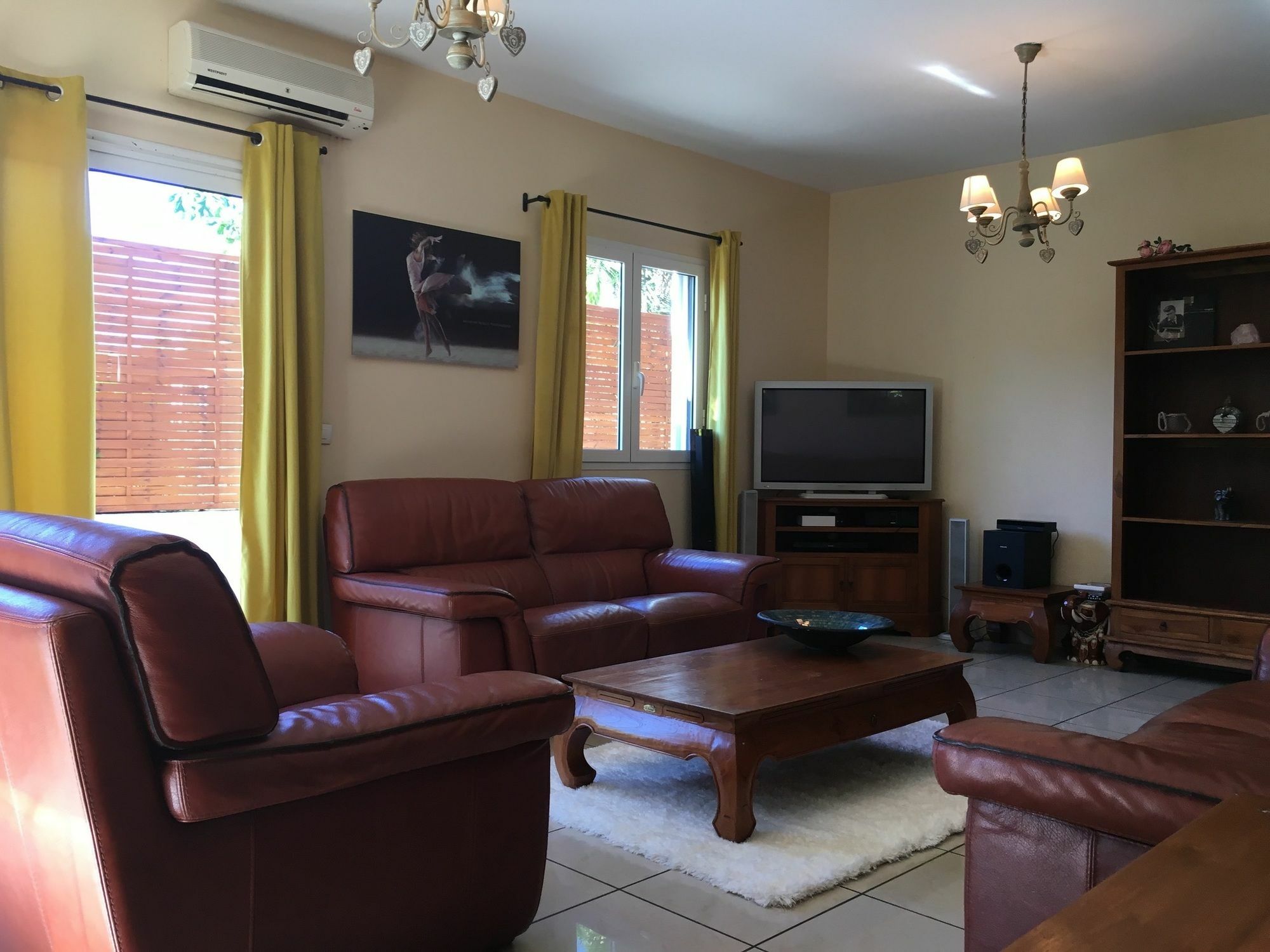 House With 5 Rooms In Etang Sale, With Wonderful Mountain View, Enclos L'Etang-Sale Exterior foto