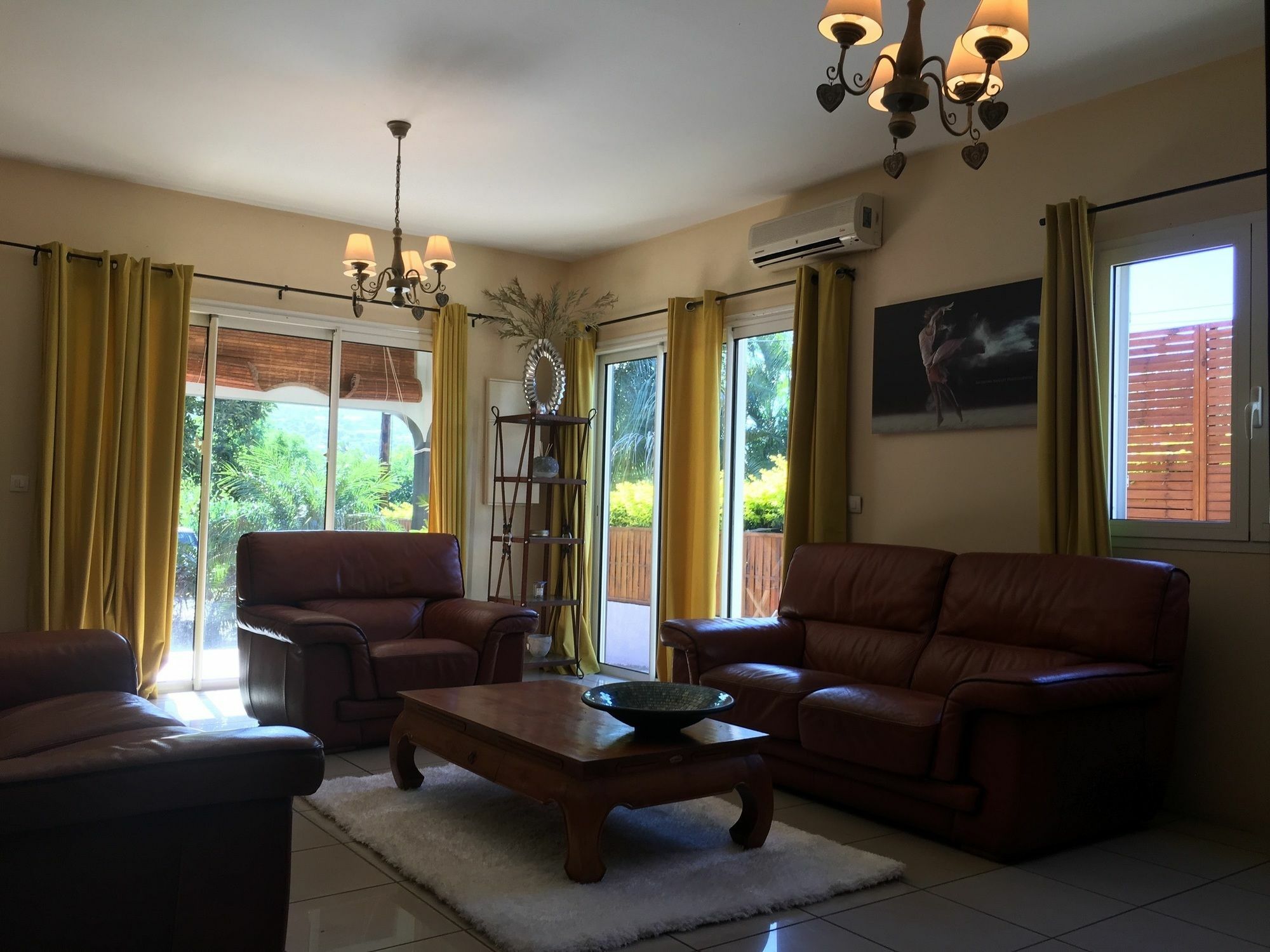 House With 5 Rooms In Etang Sale, With Wonderful Mountain View, Enclos L'Etang-Sale Exterior foto